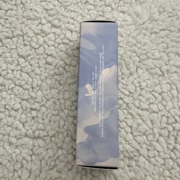 Fenty Skin
Hydra Vizor Broad Spectrum SPF 15 Sunscreen Hand Cream - Picture 7 of 7